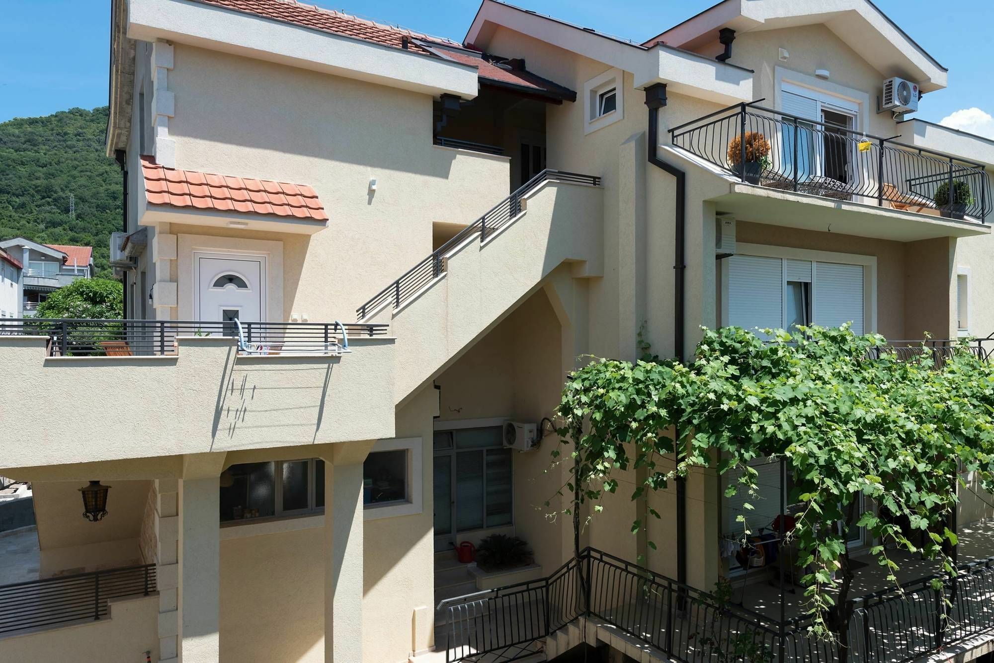 טיווט 42° North Apartments מראה חיצוני תמונה